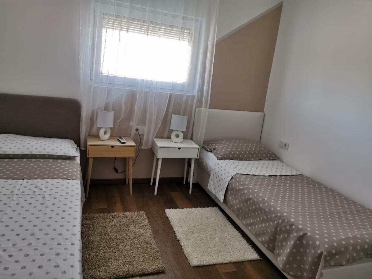 Apartman Lorna Turanj Kültér fotó