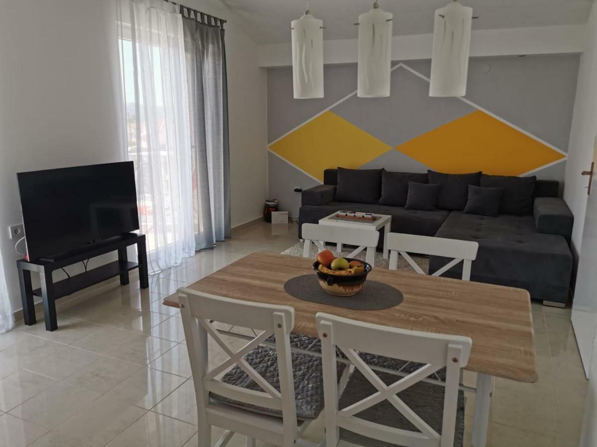 Apartman Lorna Turanj Kültér fotó