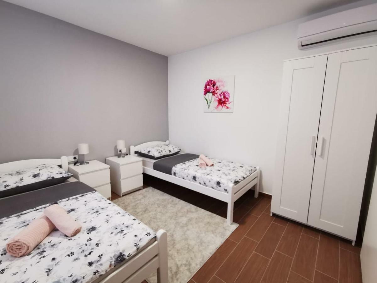 Apartman Lorna Turanj Kültér fotó